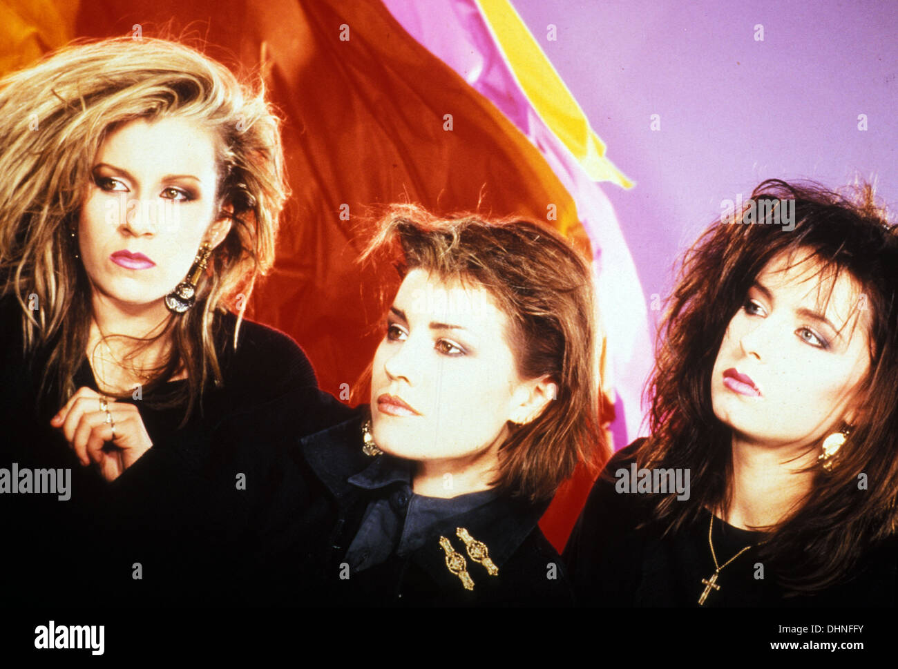 BANANARAMA Promo-Foto des Königreichs pop Gruppe über 1990 mit von links: Siobhan Fahey, Sara Dallin und Keren Woodward Stockfoto