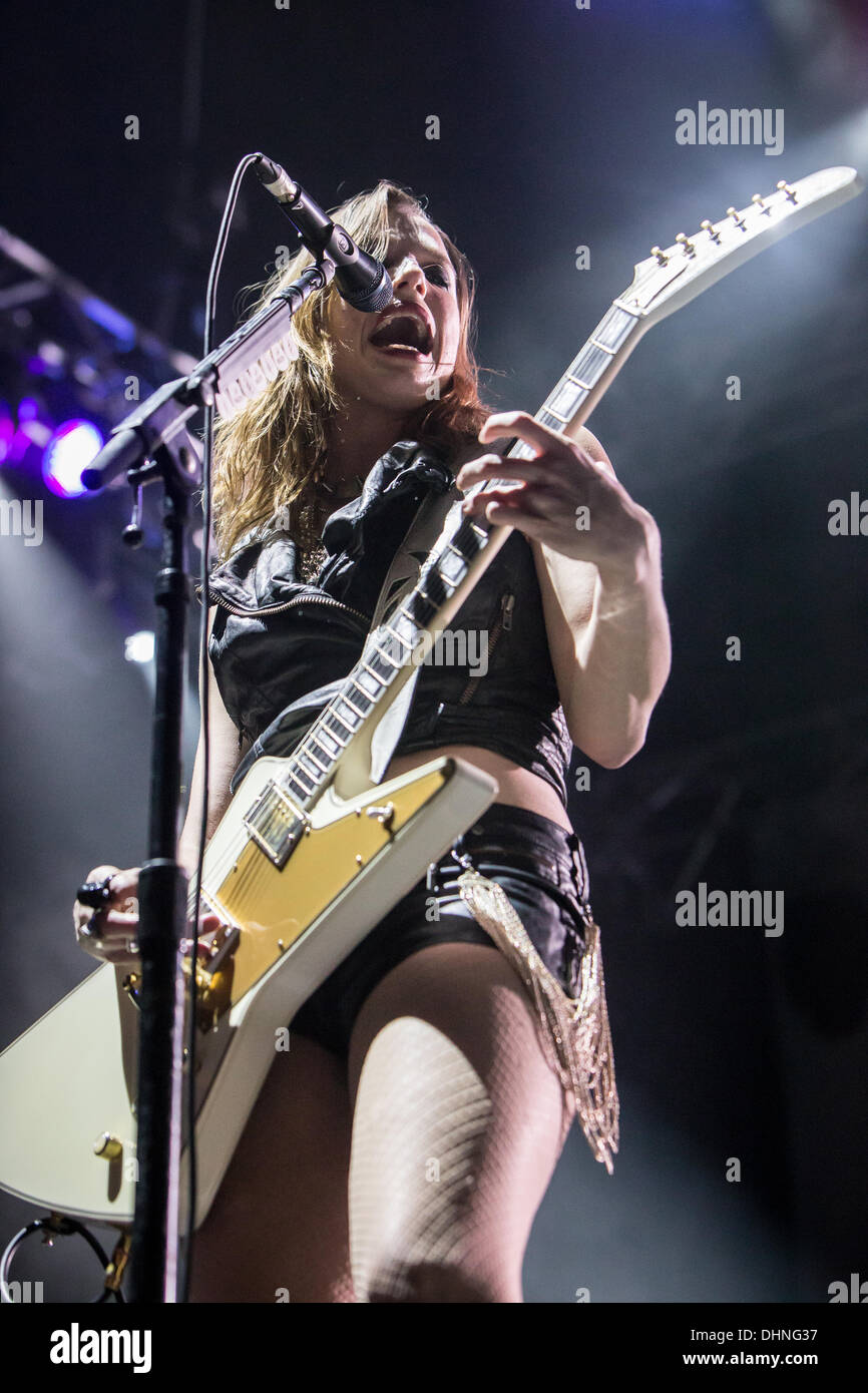 Assago Mailand Italien. 12. November 2013. Rockband HALESTORM tritt im Mediolanum Forum Eröffnungsshow von Alter Bridge © weitertransferiert/Alamy Rodolfo Live-Nachrichten Stockfoto