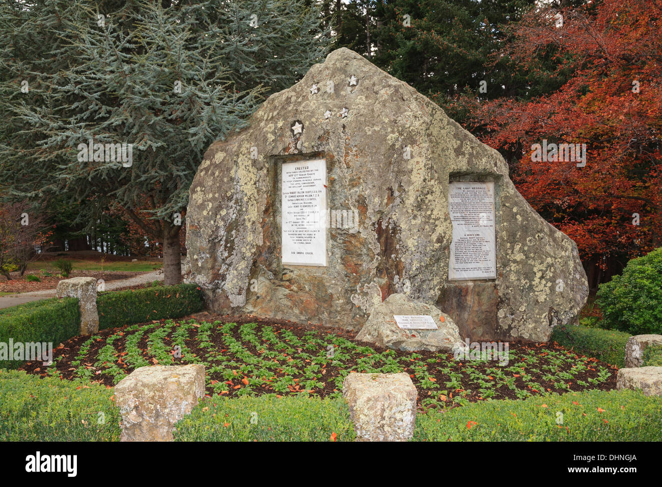 Denkmal-Rock bis Captain Robert Falcon Scott und Männer auf Antarktis-Expedition. Botanische Gärten, Queenstown, Otago, Neuseeland Stockfoto