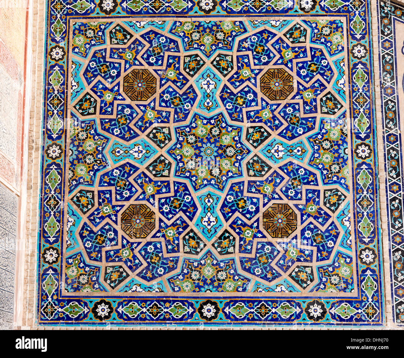 Detail der Safavid Fliesenarbeiten im südlichen Iwan der Freitagsmoschee, Isfahan, Iran Stockfoto