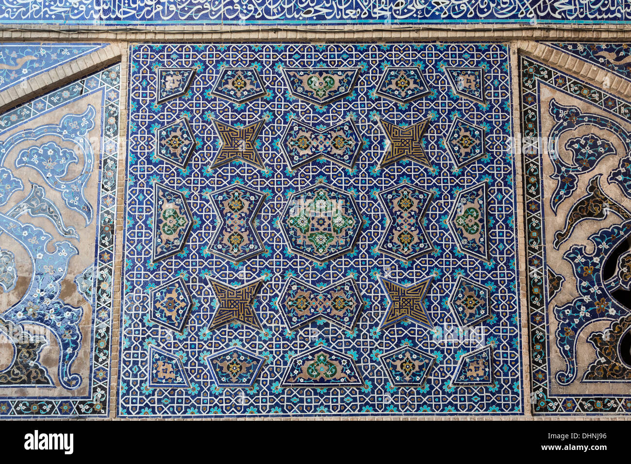 Detail der Safavid Fliesenarbeiten im südlichen Iwan der Freitagsmoschee, Isfahan, Iran Stockfoto