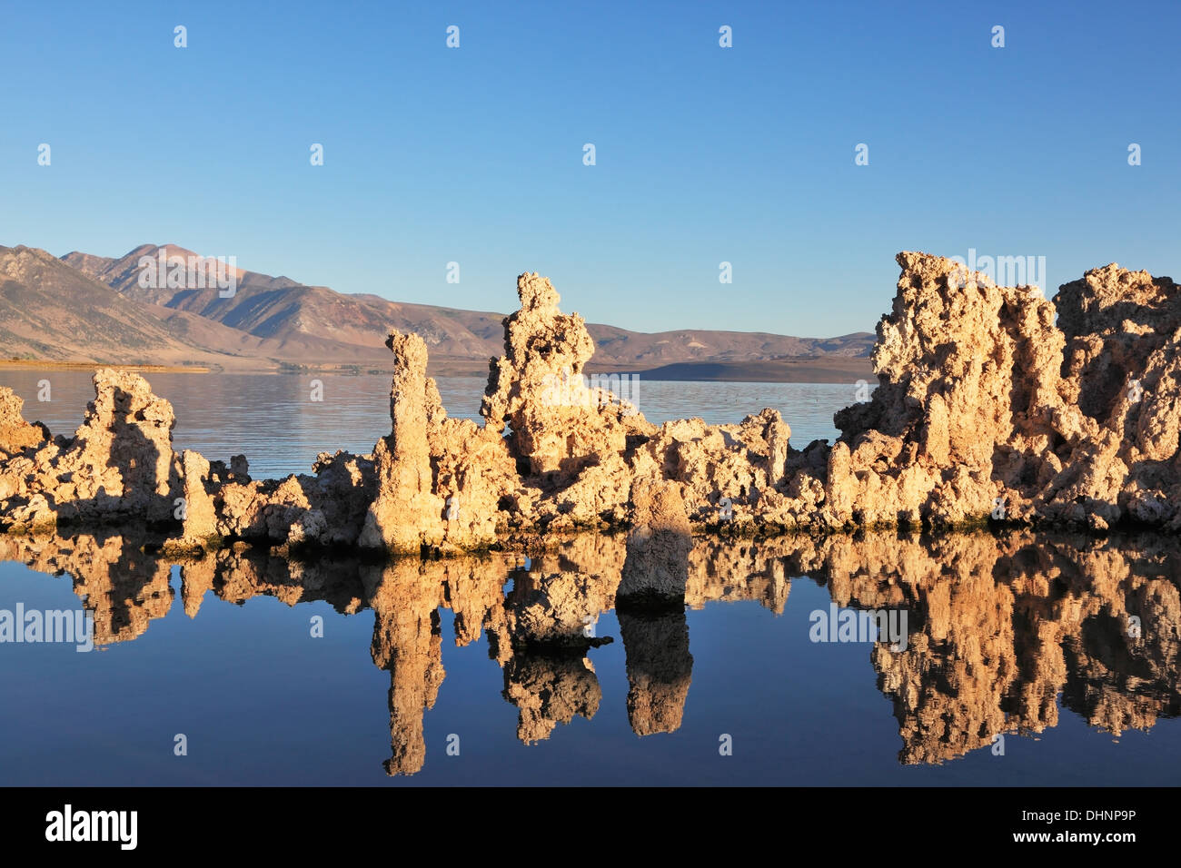 Mono Lake bei Sonnenuntergang Stockfoto