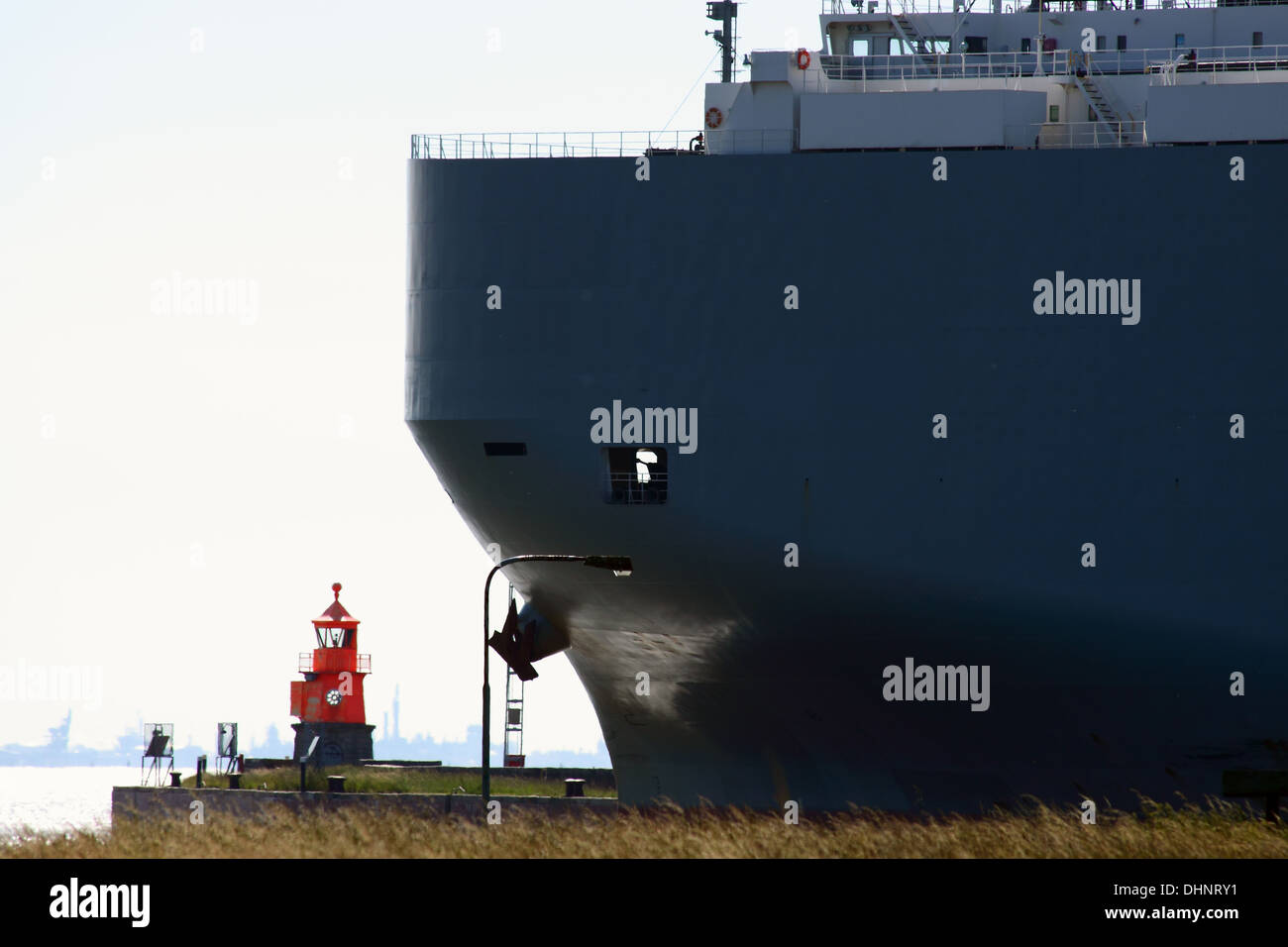 Übersee Fähre am Hafen Ausgang Stockfoto