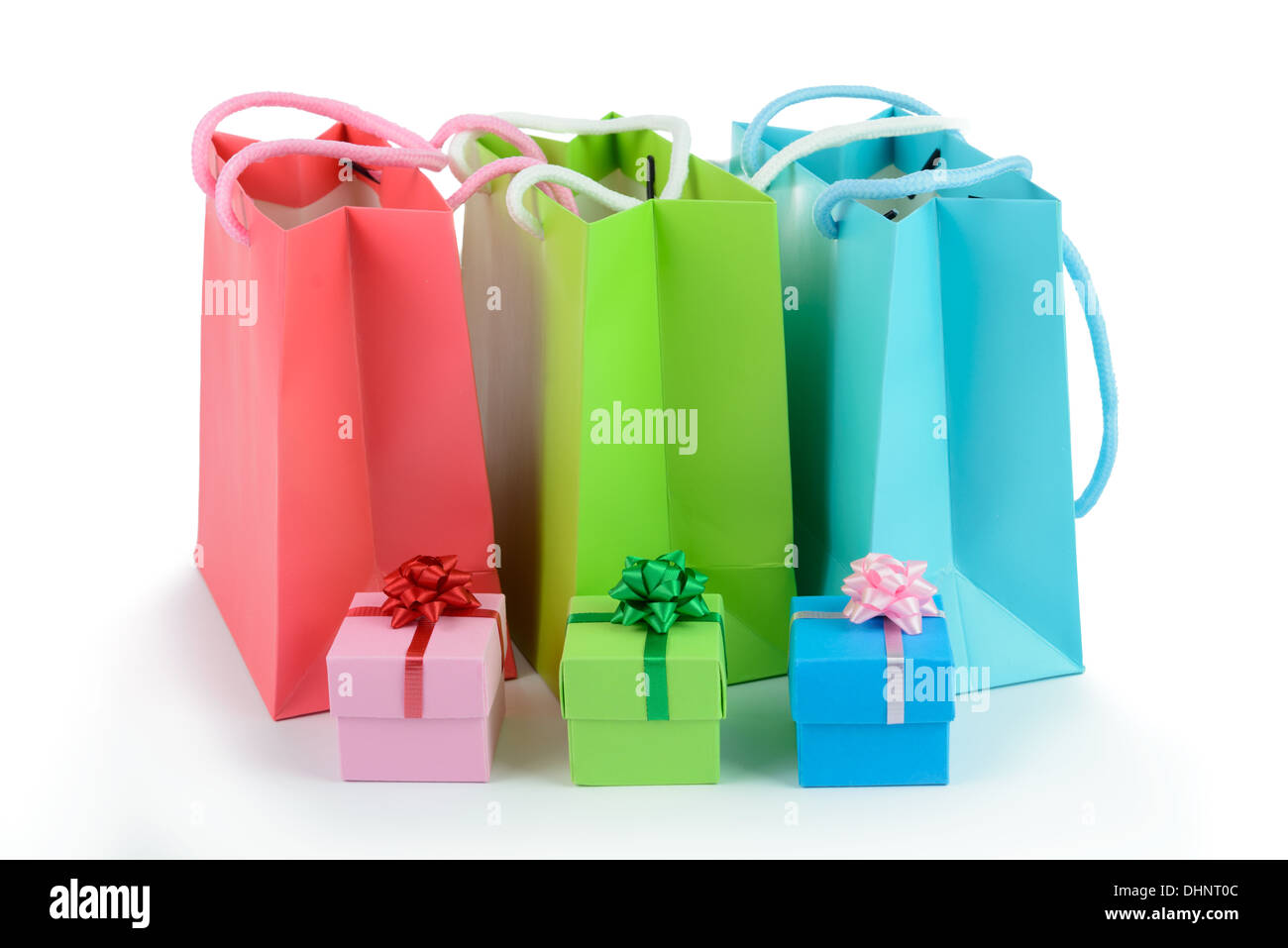 Multicolor Geschenktüten und Geschenk-Boxen auf weißem Hintergrund Stockfoto