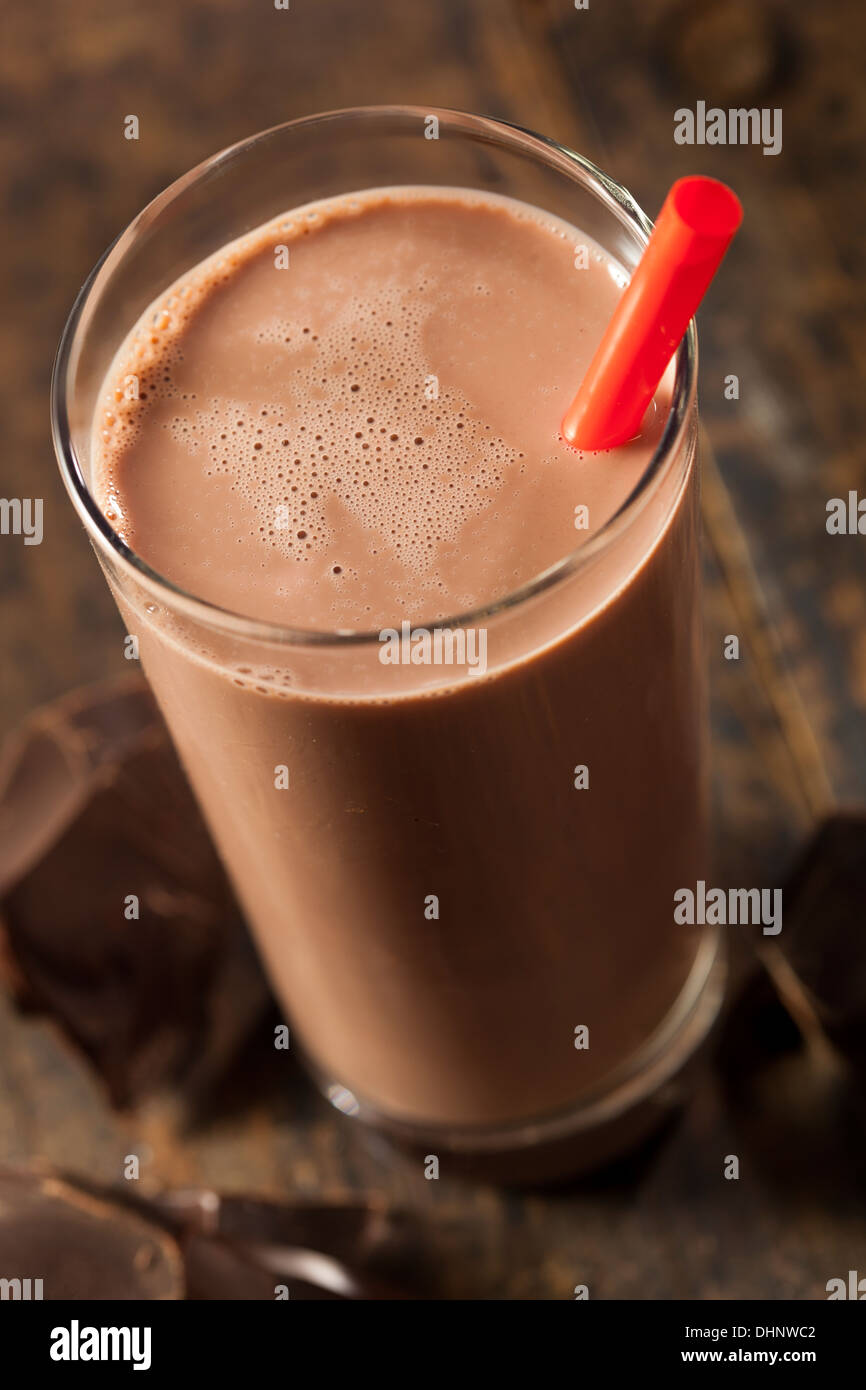 Erfrischend leckere Schokolade Milch mit echten Kakao Stockfoto