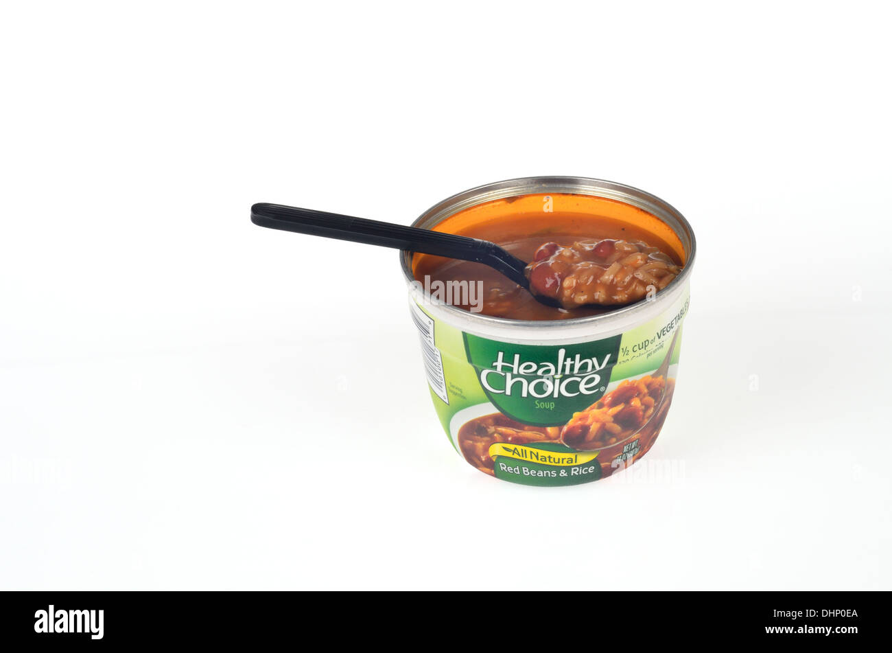 Topf mit Healthy Choice rote Bohnen und mikrowellengeeignet Reissuppe mit Löffel auf weißem Hintergrund, gekocht Ausschnitt. USA Stockfoto
