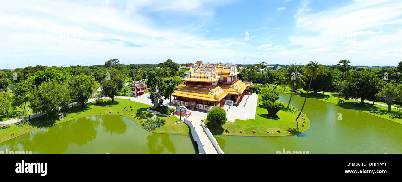 Die malerische Aussicht auf Thai Royal Residence in Bang Pa-In Königspalast in Ayutthaya, Thailand. Stockfoto