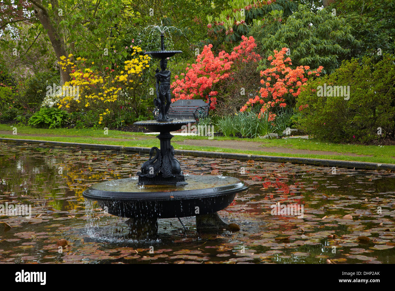 Springbrunnen und Teich am historischen Mona Vale, Fendalton, Christchurch, Canterbury, Südinsel, Neuseeland Stockfoto