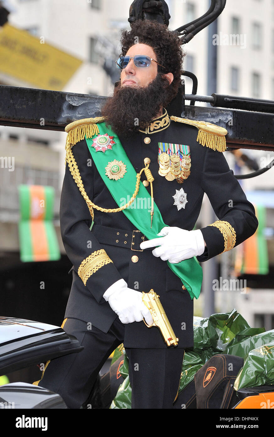 Sacha Baron Cohen statt aka Admiral General Aladeen "Der Diktator"  Welt-Premiere in der Royal Festival Hall - Ankünfte. London, England -  10.05.12 Stockfotografie - Alamy