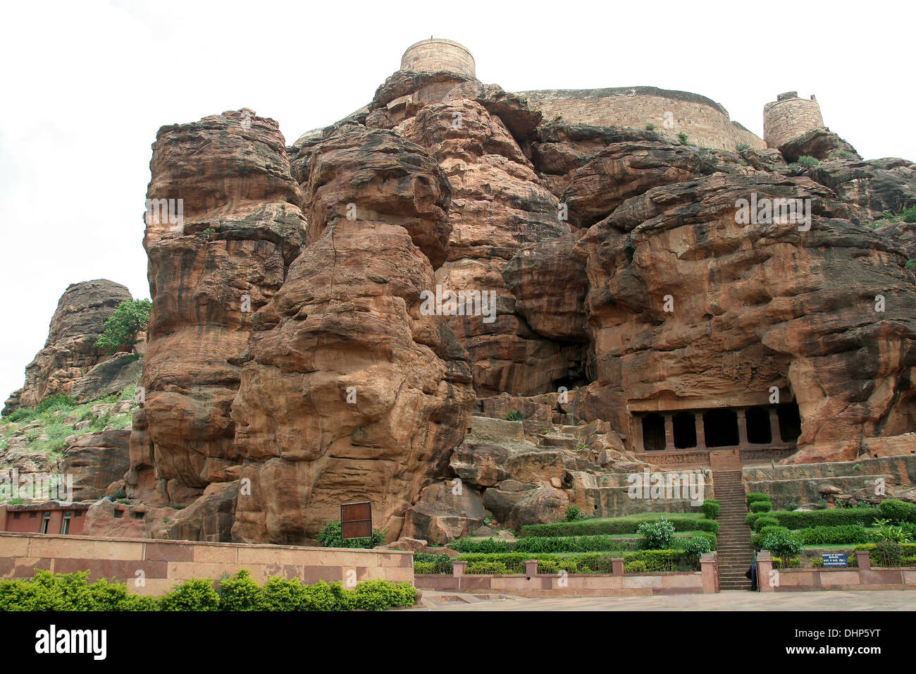 Fort auf felsigen Berg und Höhle Tempel von Badami, Karnataka, Indien, Asien Stockfoto