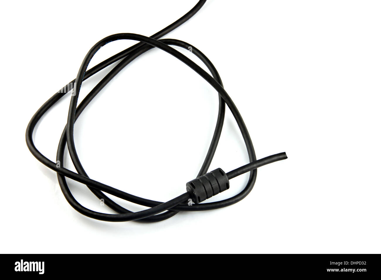 Schwarze Kabel zur Verbindung von des Computers auf weißem Hintergrund. Stockfoto