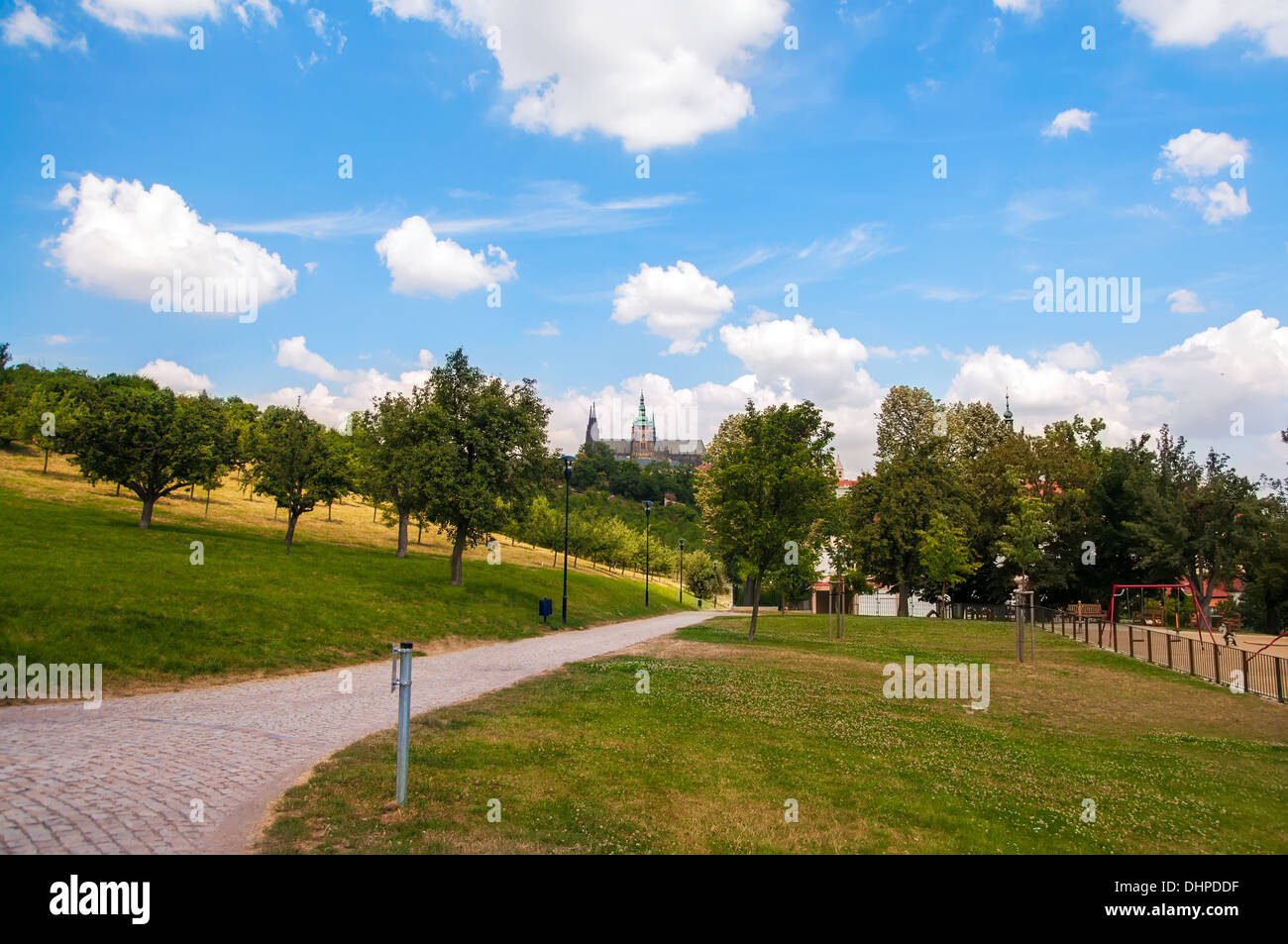 Gepflasterten Pfad im Freizeitpark in Prag, Tschechische Republik Stockfoto