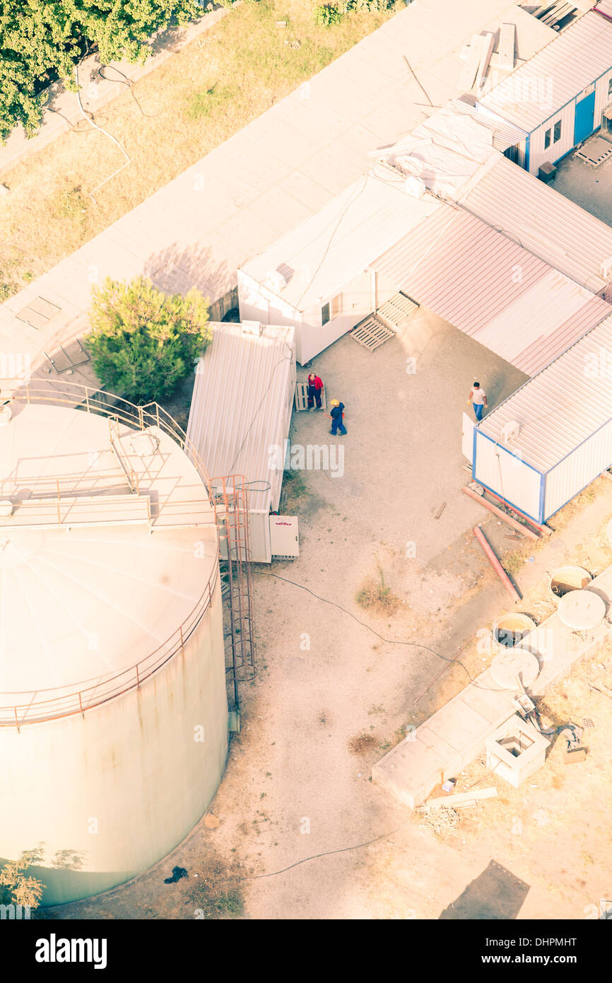 Birdseye Blick auf Containern durch Baustelle Stockfoto