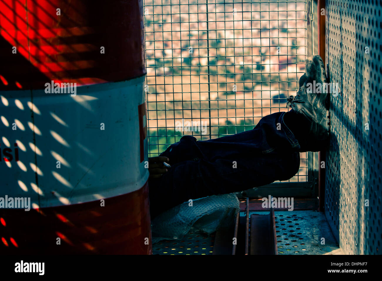 Man ruht auf seinem Mittagessen Bremse, Soma Türkei 2013 Stockfoto