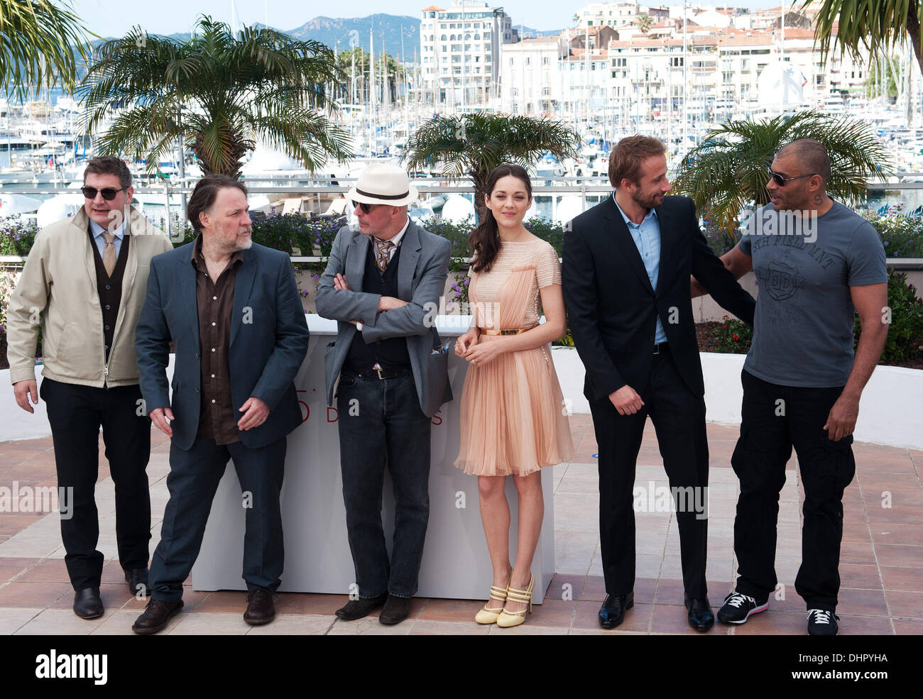 Thomas Bidegain, Bouli Lanners, Jacques Audiard, Marion Cotillard, Matthias Schoenaerts & Jean-Michael Correia De Rouille Et D'os (Rost und Knochen) Fototermin während der 65. jährlichen Cannes Film-Festival Cannes, Frankreich - 17.05.12 Stockfoto