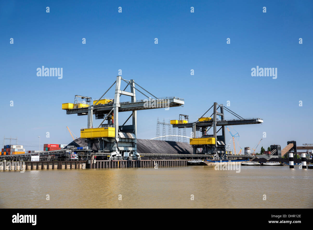 Niederlande, Nijmegen, Nijmegen Hafen. Fluss Waal. Kohle-Hafen Stockfoto