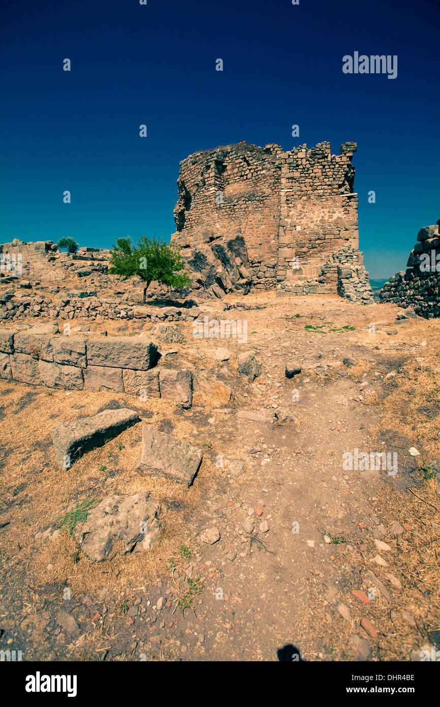 Marmorsäulen und Reste. Das Heiligtum des Trajan, Akropol, Bergama, Pergamo, Türkei Stockfoto