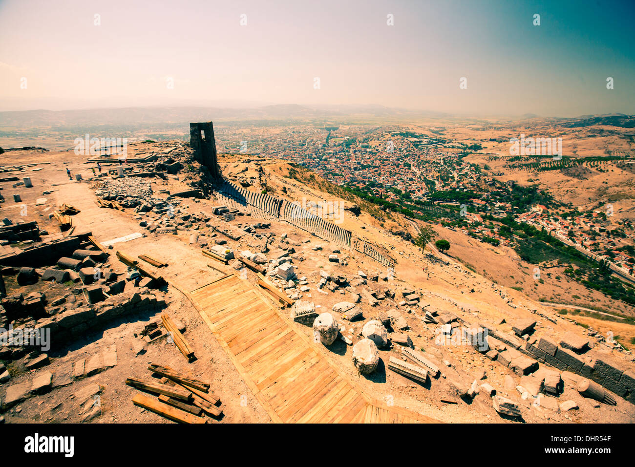 Marmorsäulen und Reste. Das Heiligtum des Trajan, Akropol, Bergama, Pergamo, Türkei Stockfoto