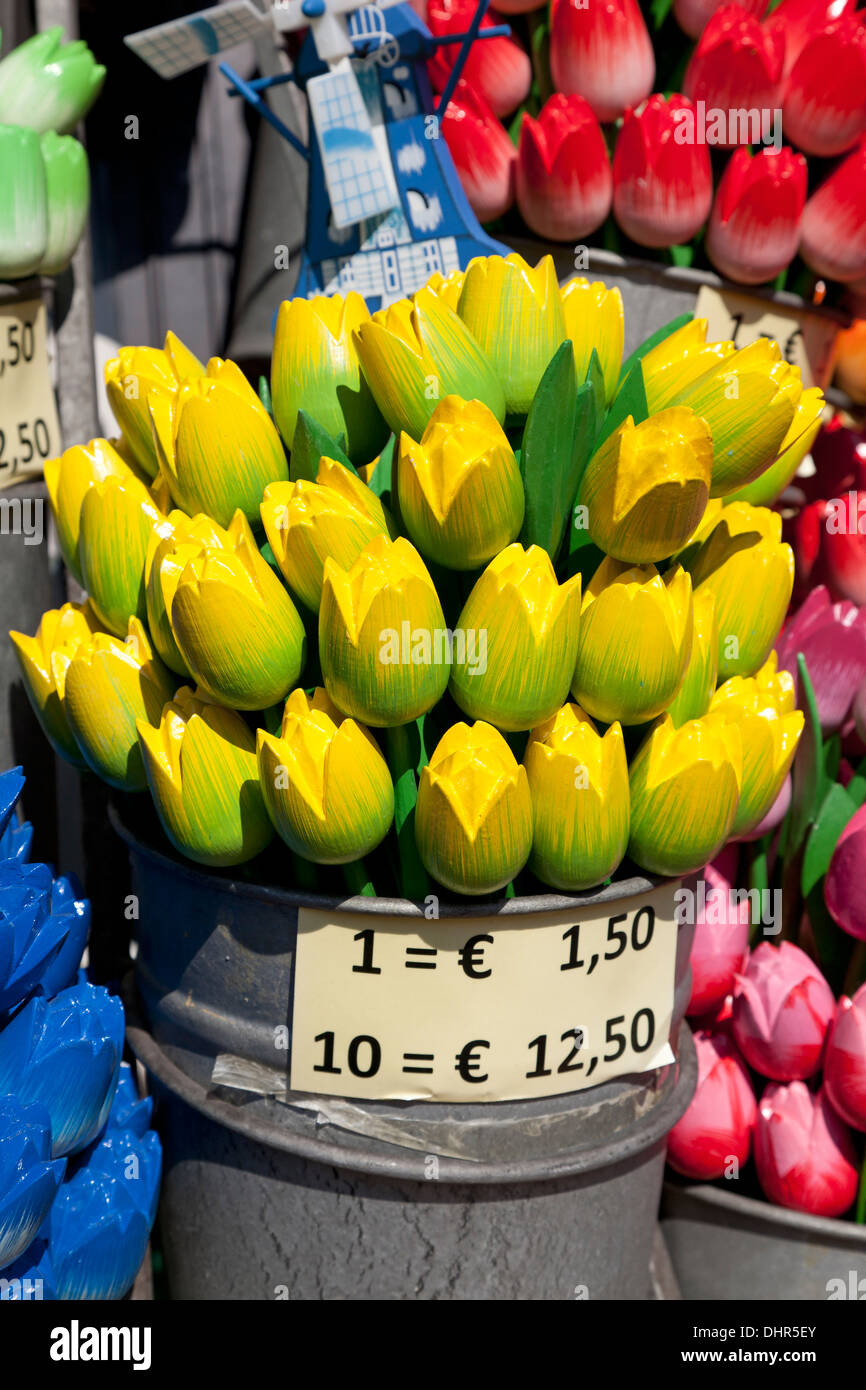 Holz Tulpen als Souvenir in Amsterdam, Niederlande Stockfoto