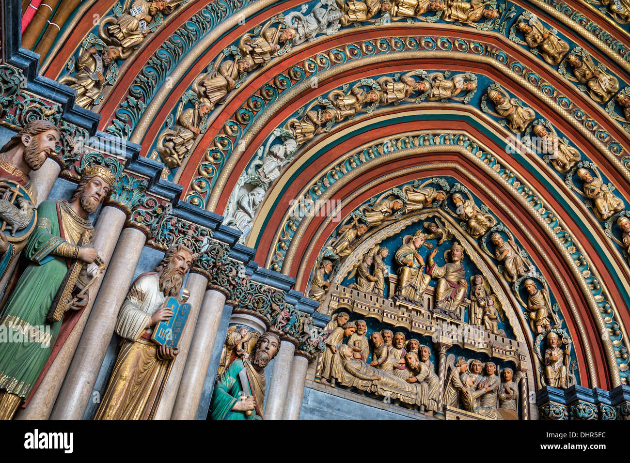 Niederlande, Maastricht, St. Servaas Basilika am Vrijthof Quadrat. Innenraum. Königlichen Eingang. Frühe gotische Portal Stockfoto