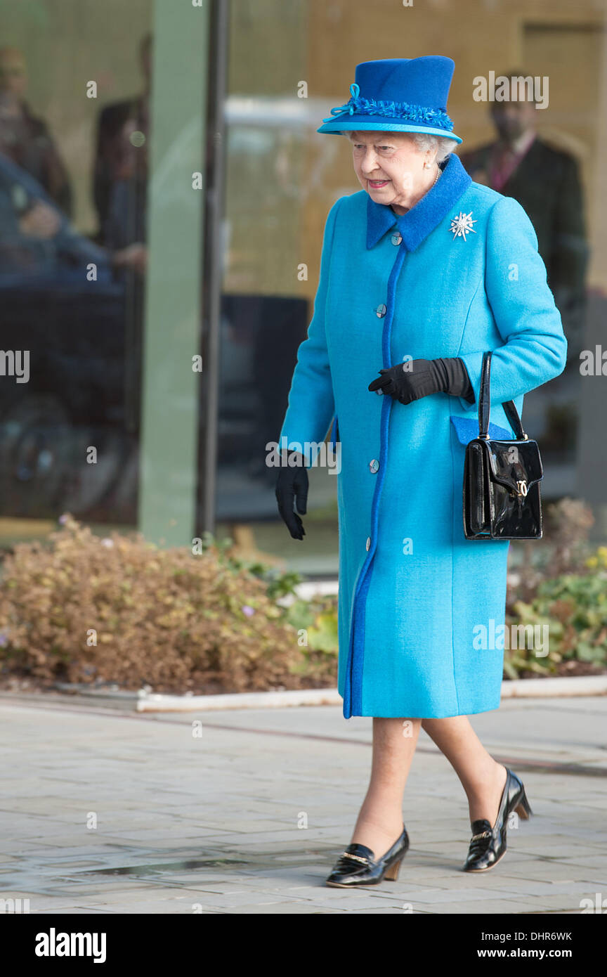 Manchester, UK. 14. November 2013. Ihre Majestät die Königin kommt bei der offiziellen Eröffnung des Coop-Hauptsitz in Manchester. 14. November 2013. Bildnachweis: Howard Harrison/Alamy Live-Nachrichten Stockfoto