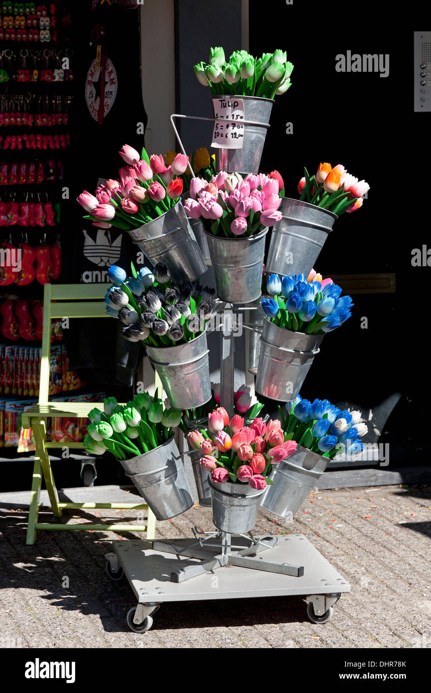 Holz Tulpen als Souvenir in Amsterdam, Niederlande Stockfoto