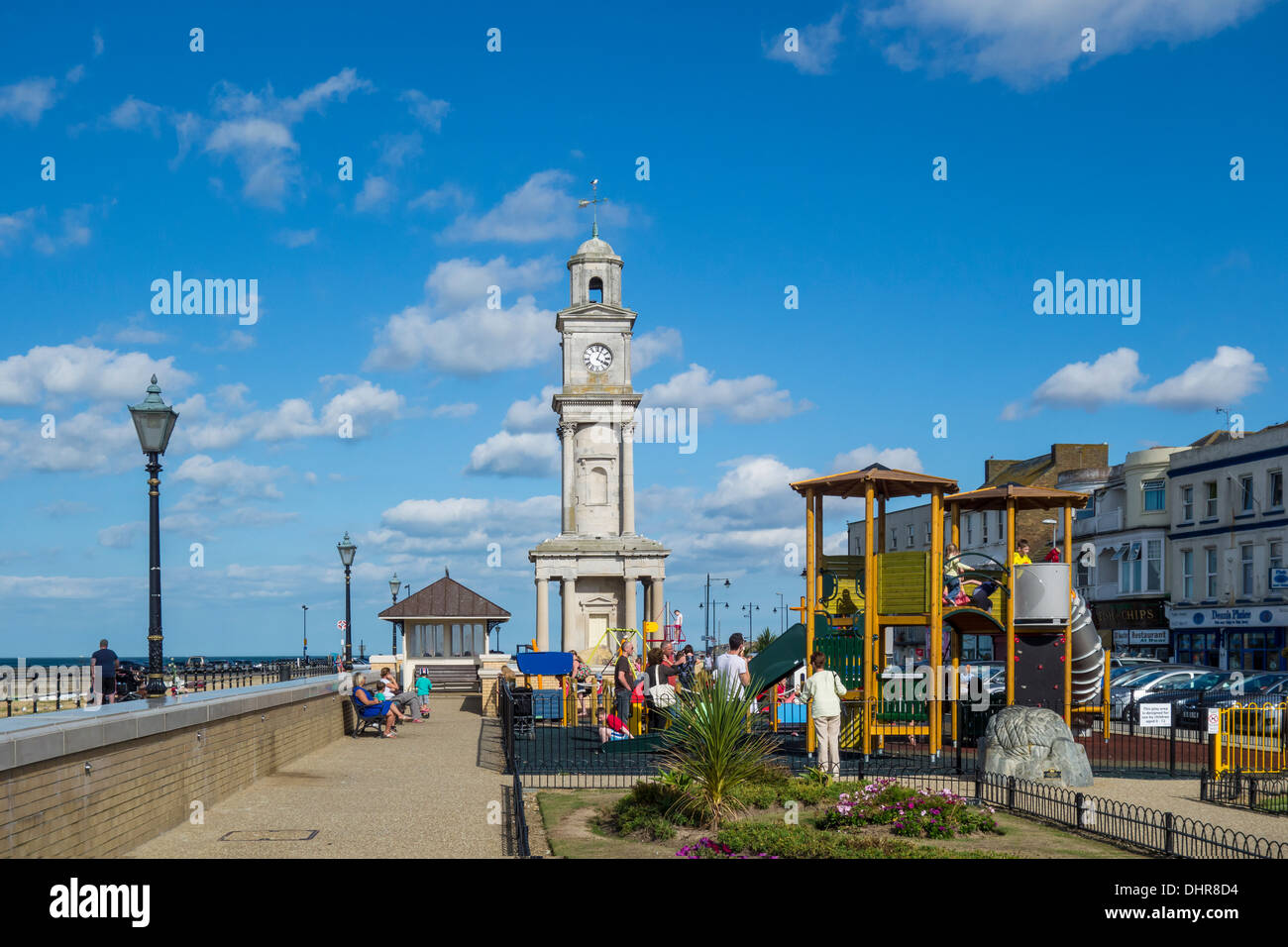 Herne Bay Strand Kinderspielplatz Clocktower Stockfoto