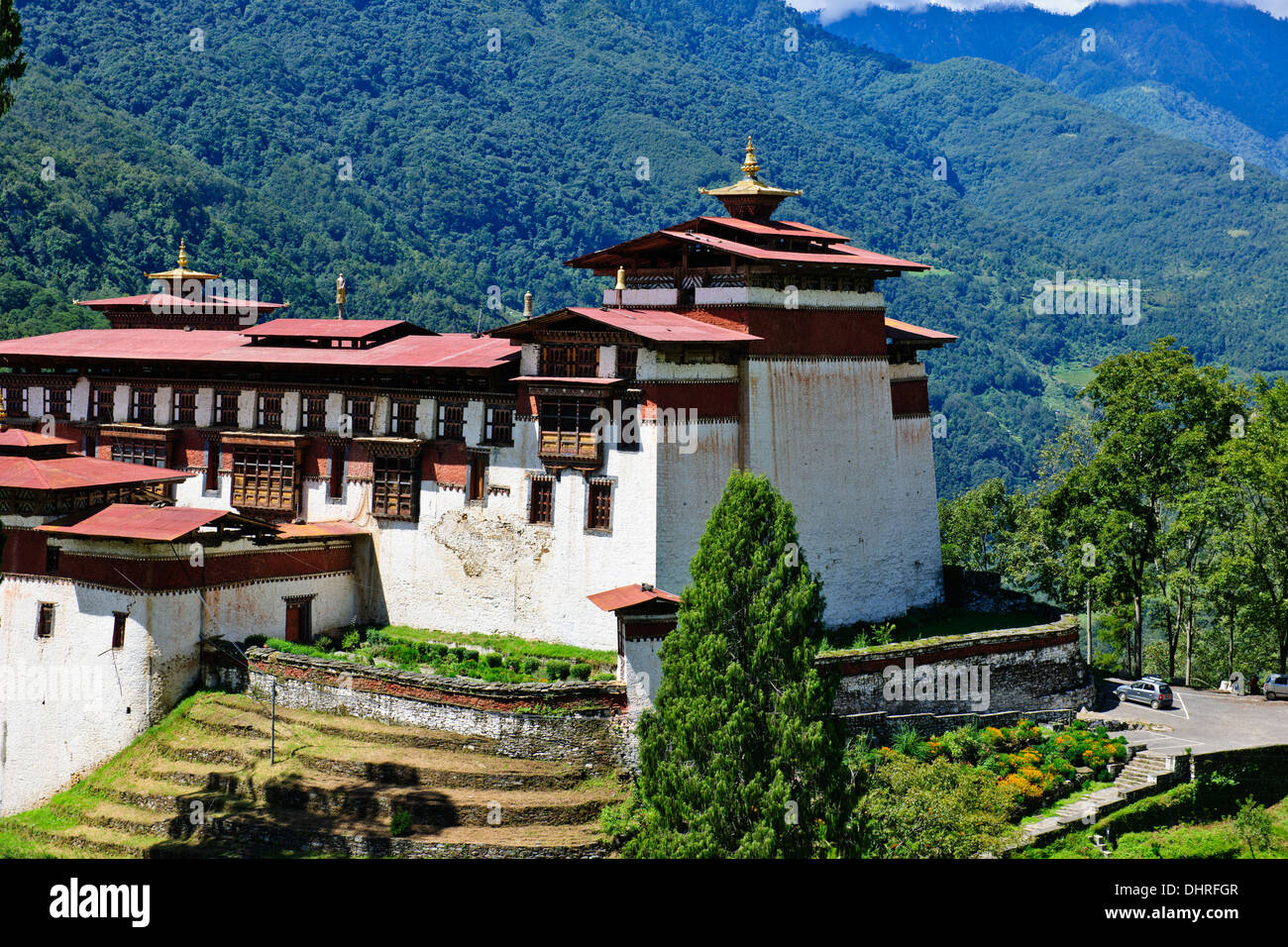 Trongsa Hills Dzong, Fluss, Mangde Chhu, Trongsa Markt, Könige Retreat, Aussicht vom Hotel Yanghil Resort, Trongsa, Ost Bhutan Stockfoto