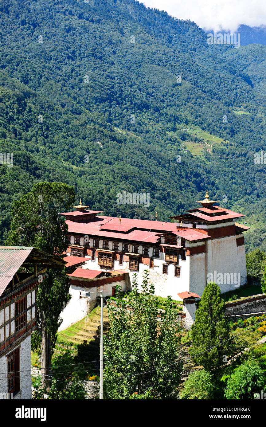 Trongsa Hills Dzong, Fluss, Mangde Chhu, Trongsa Markt, Könige Retreat, Aussicht vom Hotel Yanghil Resort, Trongsa, Ost Bhutan Stockfoto