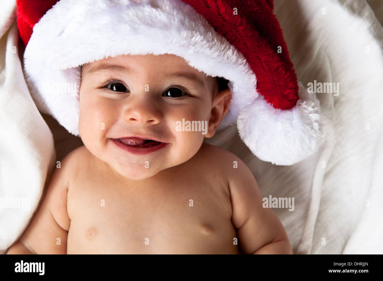 Baby in eine Weihnachtsmütze Stockfoto