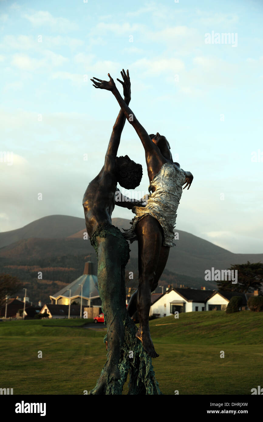 Wind & Meer Paddy Campbell Bronzeskulptur in Slieve Donart Resort & Spa Newcastle Nordirland Stockfoto