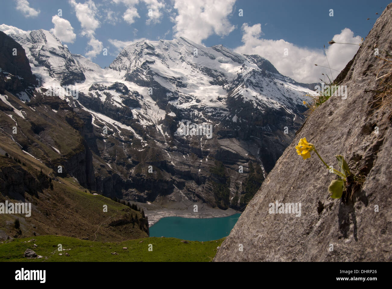 Oeschinensee und Doldenhorn (R =) und Fründenhorn, oberhalb Kandersteg, Berner Alpen, Schweiz Stockfoto