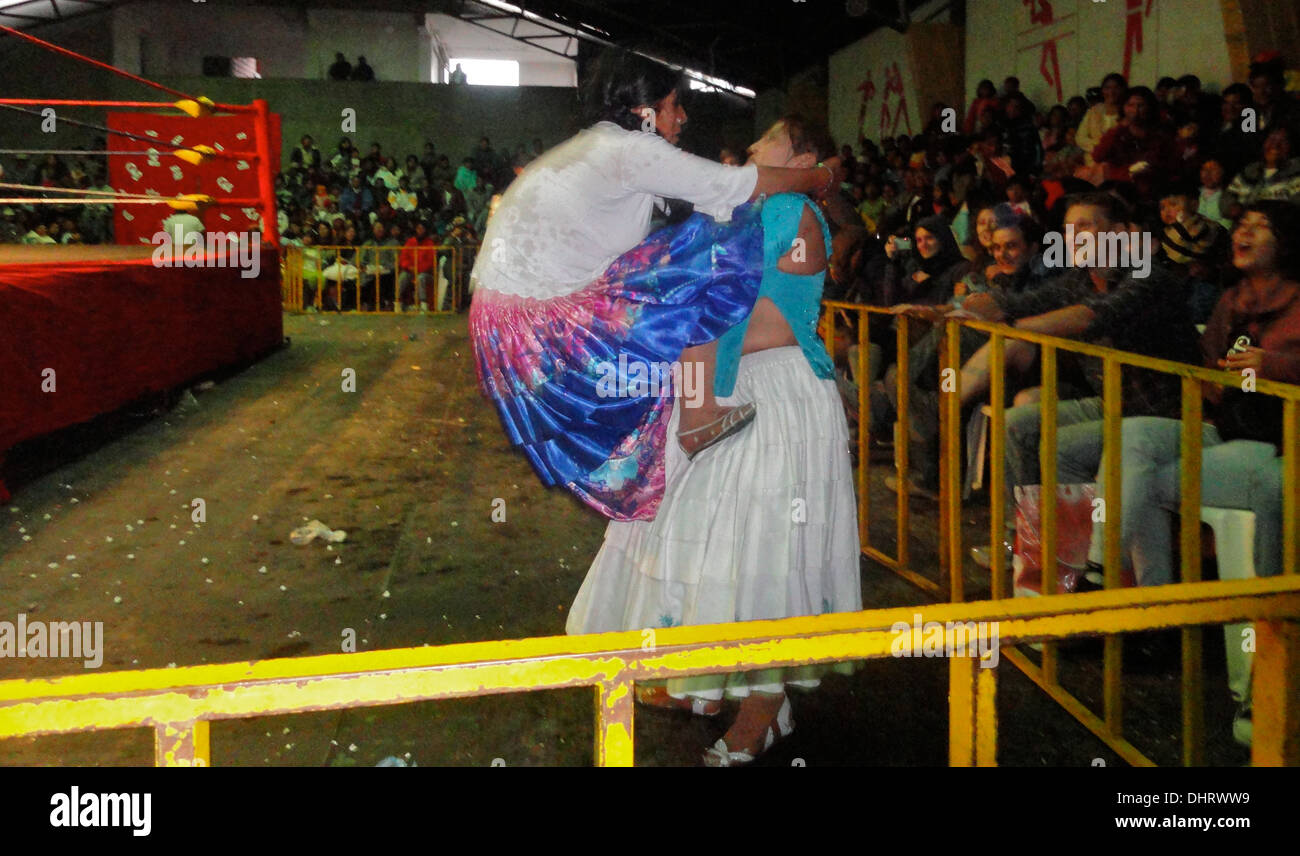 Maßnahmen auf die Cholitas Womens Wrestling in El Alto, La Paz, Bolivien Stockfoto