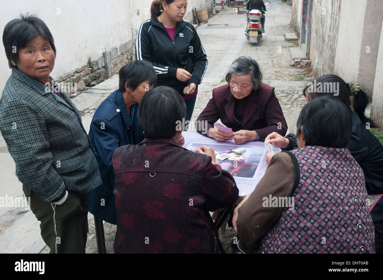 Frauen von Nanping Kulturerbedorf in Huizhou Region Anhui Stockfoto