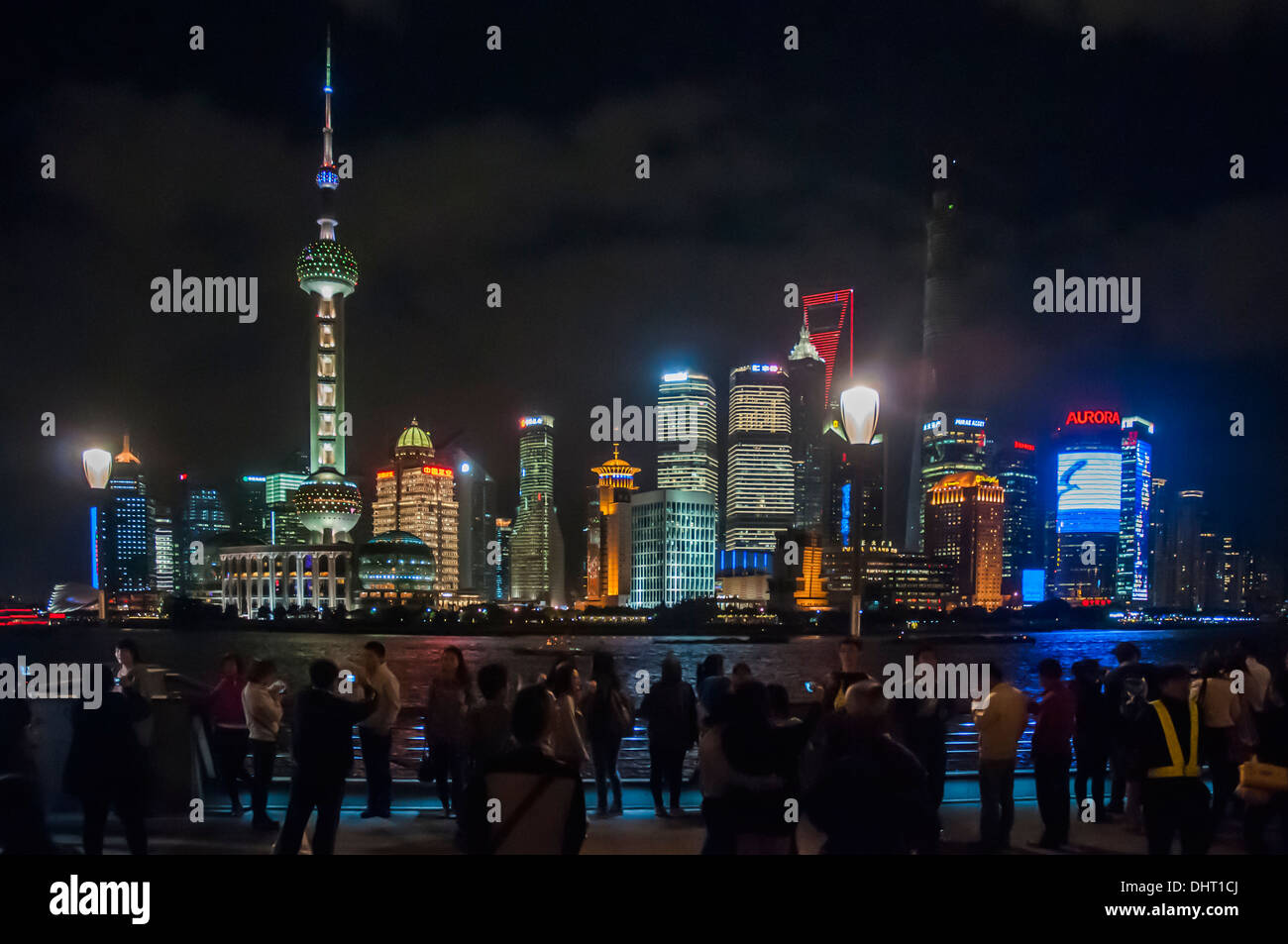Skyline von Pudong vom Bund in der Nacht, Shanghai, China Stockfoto Skyline von Pudong vom Bund in der Nacht, Shanghai, China Stockfoto