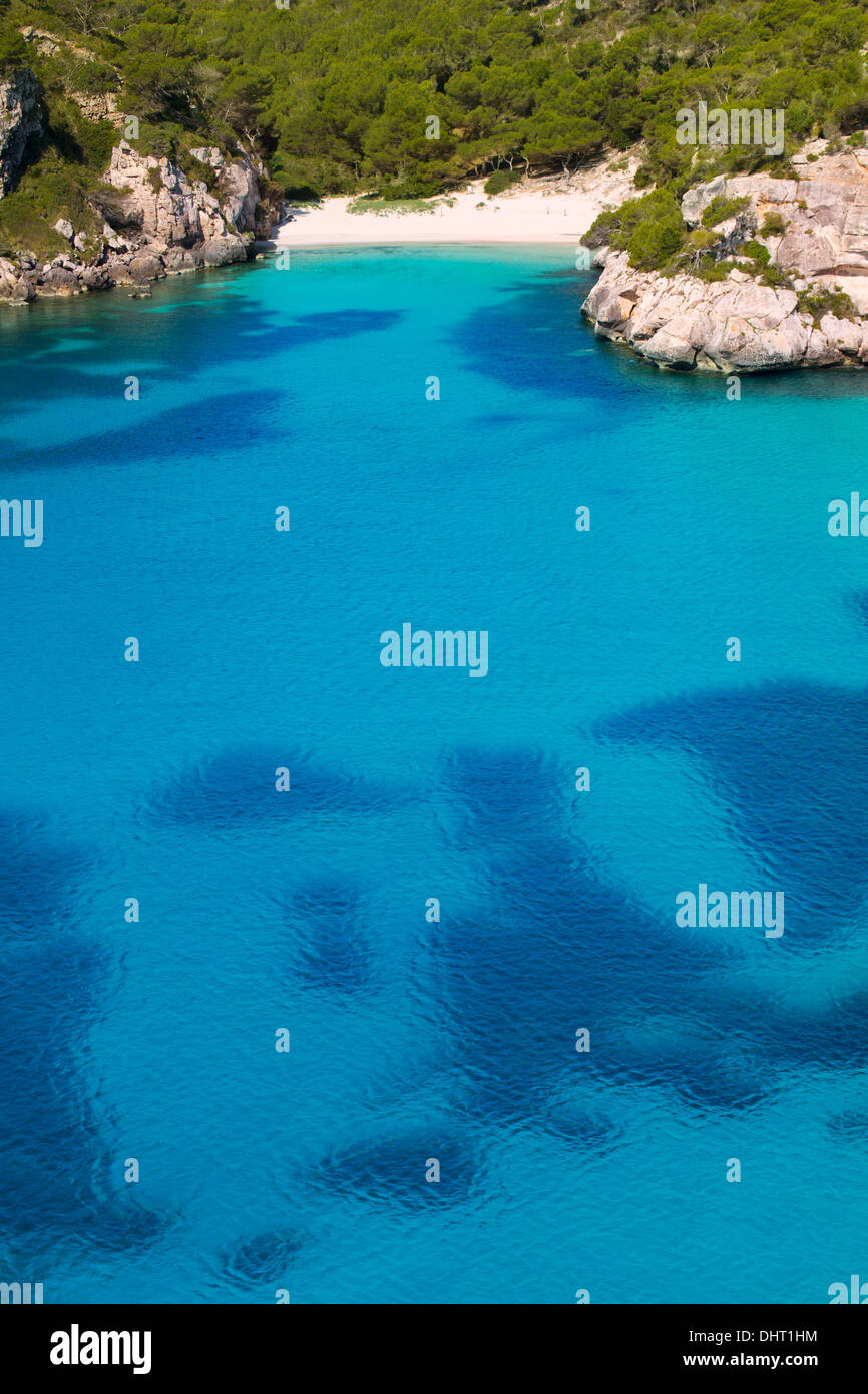 Cala Macarelleta in Ciutadella Menorca am türkisblauen Mittelmeer Balearen Stockfoto