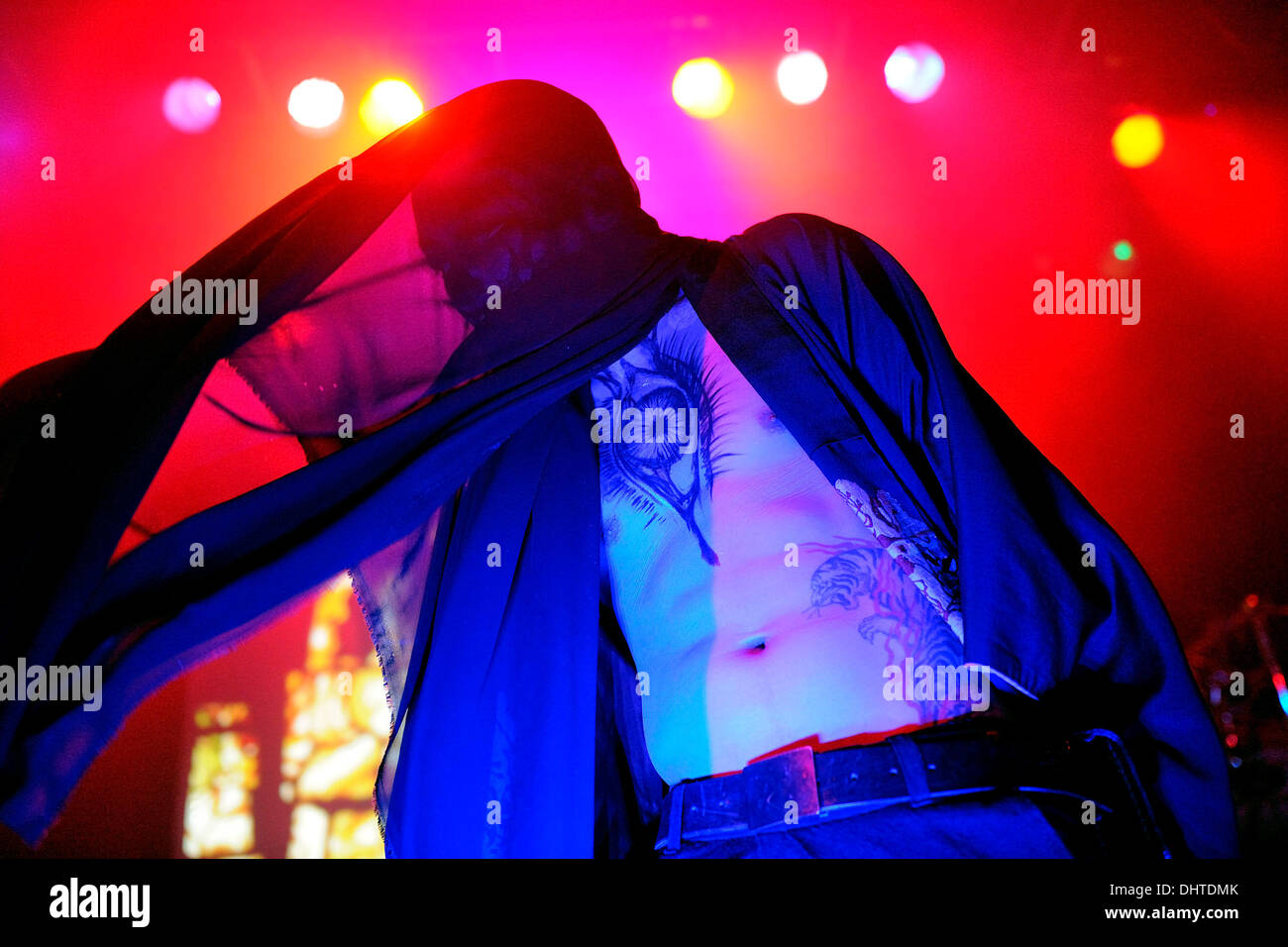 Toronto, Kanada. 14. November 2013. DIR EN GREY, eine japanische Metal-Band mit Sänger Kyo führt am Opernhaus. Bildnachweis: EXImages/Alamy Live-Nachrichten Stockfoto