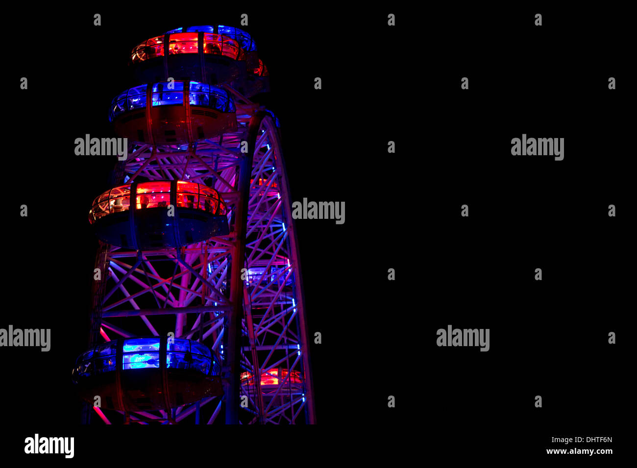 London, UK. 14. November 2013. Die Red Bull Revolutionen in Sound, eine Feier der UK-Club-Kultur findet auf dem EDF Energy London Eye in London, Vereinigtes Königreich. Kanal 4 31 gleichzeitige live-Streams von Red Bull Revolutionen in Ton ausgeführt werden soll, eine Übernachtung Übernahme des London Eye feiert UK-Club-Kultur gewidmet. Jede live-Stream, die auf Channel4.com läuft wird von einem der 30 Kapseln mit dem London Eye, vertritt mehr als 100 DJs Credit ausgestrahlt werden: James Gasperotti/ZUMA Wire/ZUMAPRESS.com/Alamy Live News Stockfoto