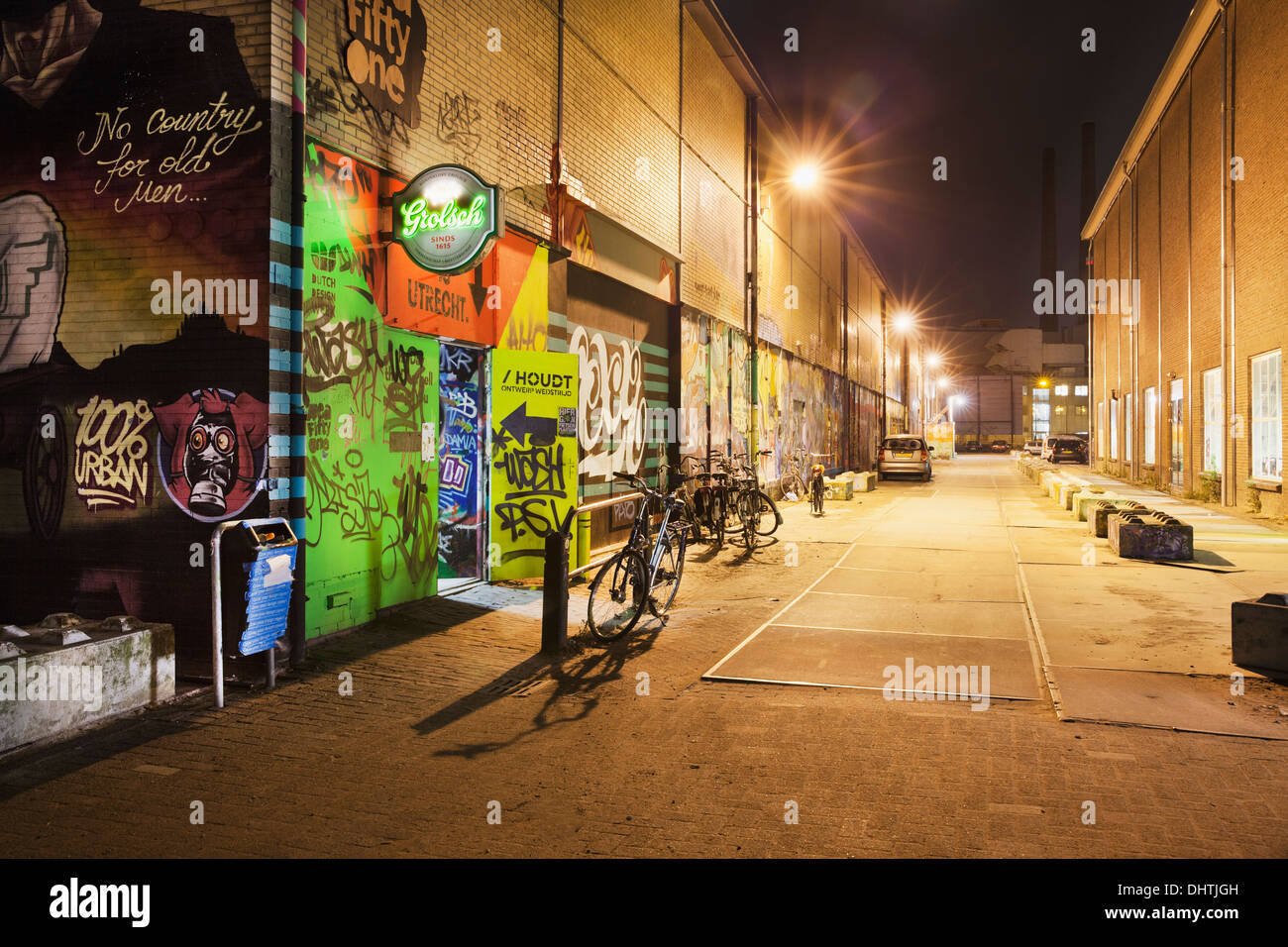 Niederlande, Eindhoven, Bezirk genannt Strijp-S. Eingang des Area Fifty One Skatepark. Nacht Stockfoto