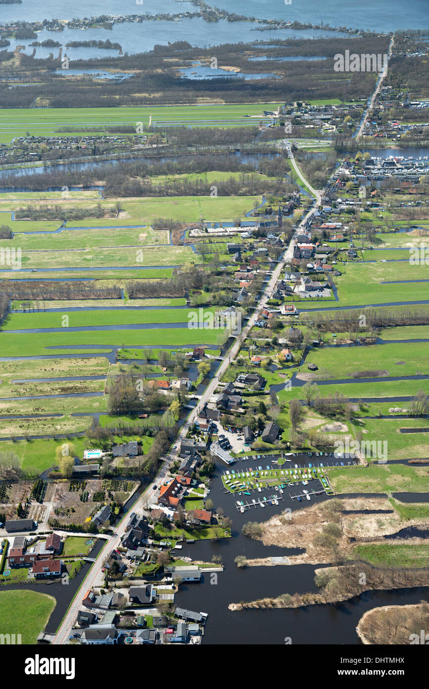 Niederlande, Kortenhoef, Weiler in der Nähe von Seen genannt Kortenhoefse Plassen. Luftbild Stockfoto