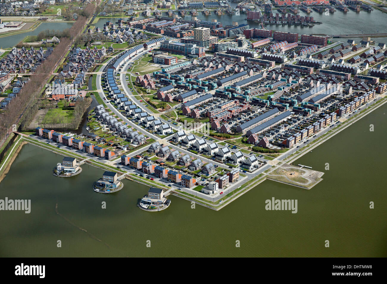 Heerhugowaard, Niederlande Bezirk genannt Stadt der Sonne, Niederländisch: Stad van de Zon. Alle Häuser mit Sonnenkollektoren. Luftbild Stockfoto