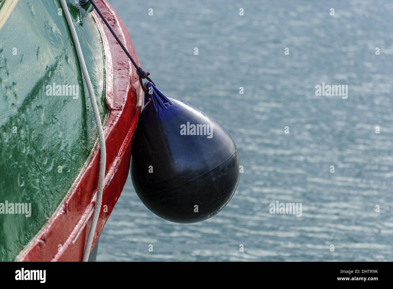 Außenborder hängen Kotflügel eines Segelschiffes Stockfoto