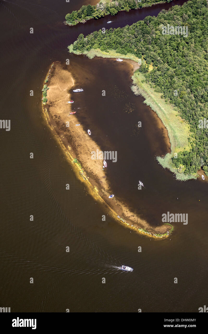 Niederlande, Loosdrecht, Seen genannt Loosdrechtse Plassen. Yachten an Stränden. Luftbild Stockfoto