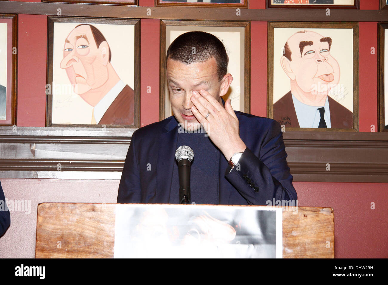 Enda Walsh statt der 62. jährlichen Outer Critics Circle Theatre Awards an Sardi Restaurant New York City, USA – 24.05.12 Stockfoto