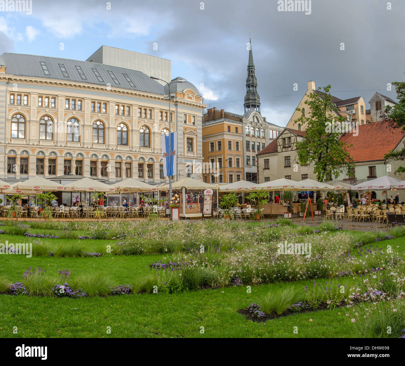 Lettland RIGA 15 AUG: Abend Blick auf die Straßencafés in der Altstadt von Riga-Platz am 15. august 2013 Stockfoto