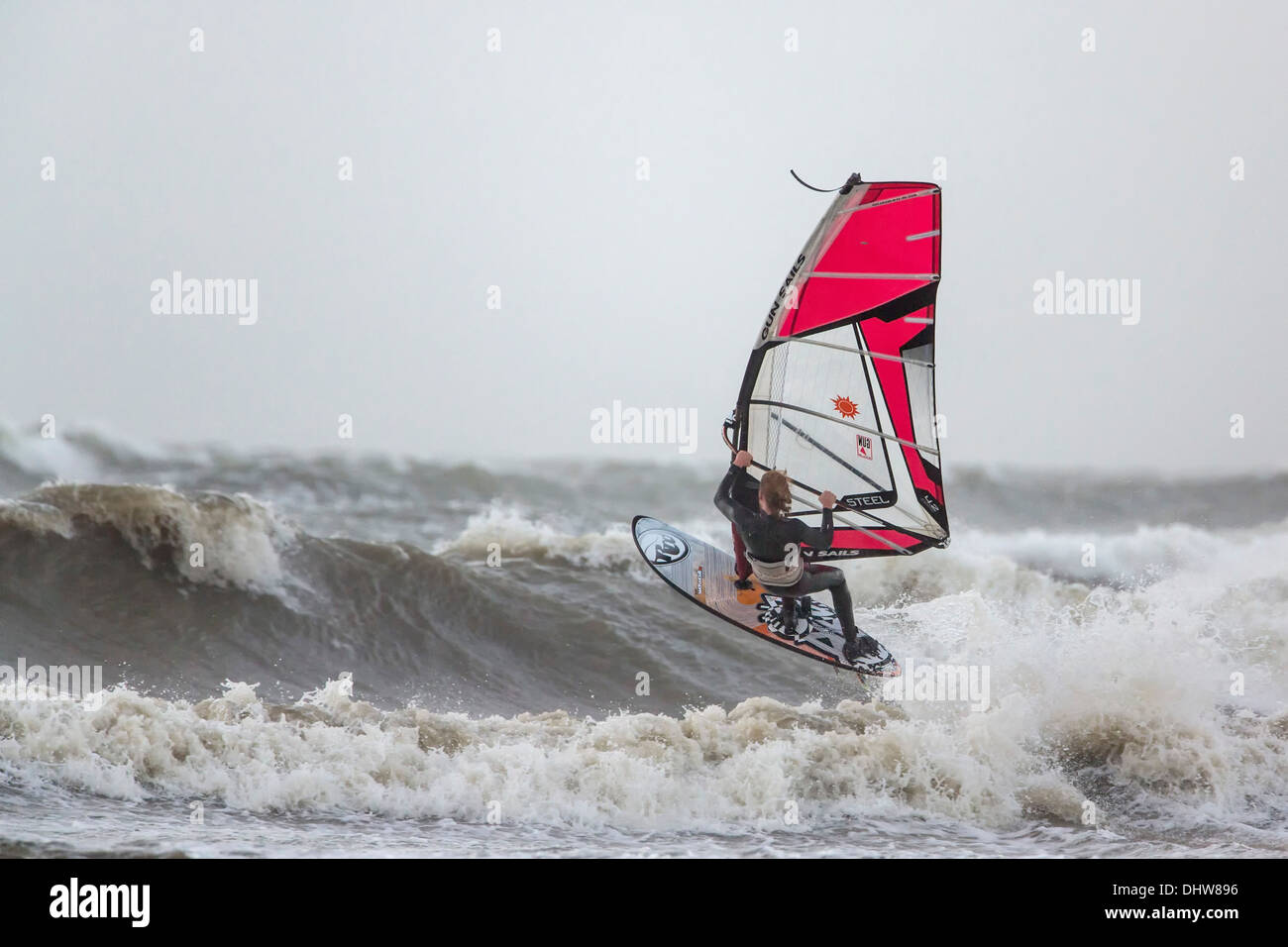 Niederlande, Velsen-Noord in der Nähe von IJmuiden, schwere StoL auf Nordsee. Wind Surfen Stockfoto