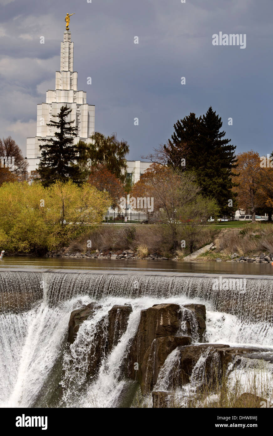Idaho Falls im Frühling Fluss cascading Wasser Morman Kirche Stockfoto