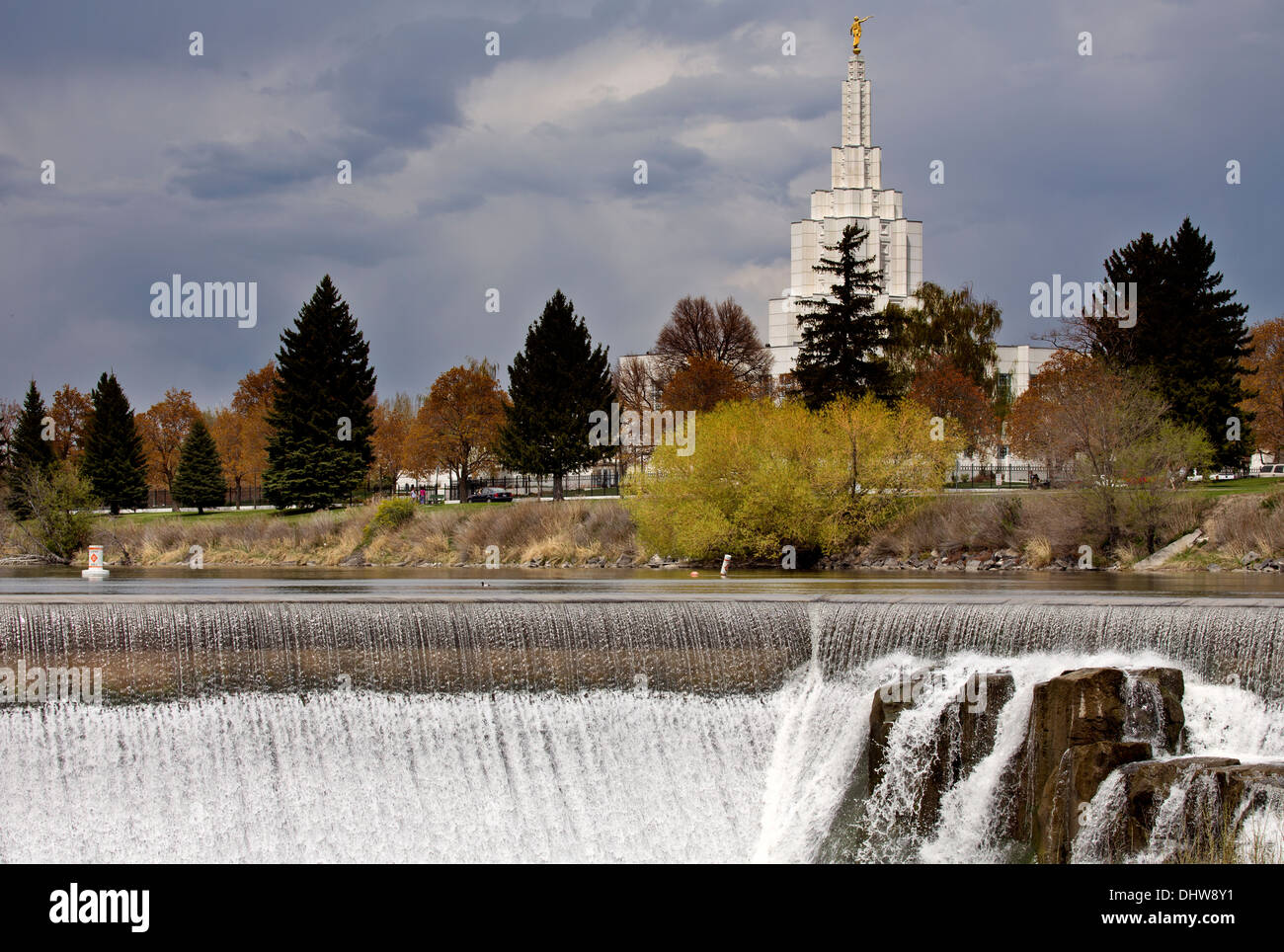 Idaho Falls im Frühling Fluss cascading Wasser Morman Kirche Stockfoto