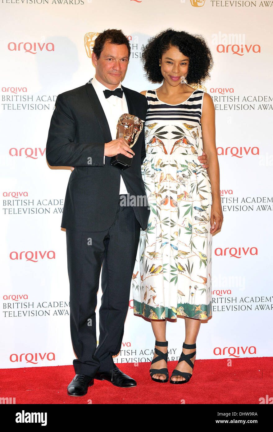 Dominic West und Sophie Okonedo statt 2012 Arqiva British Academy Television Awards in der Royal Festival Hall - Gewinner Board. London, England - 27.05.12 Stockfoto