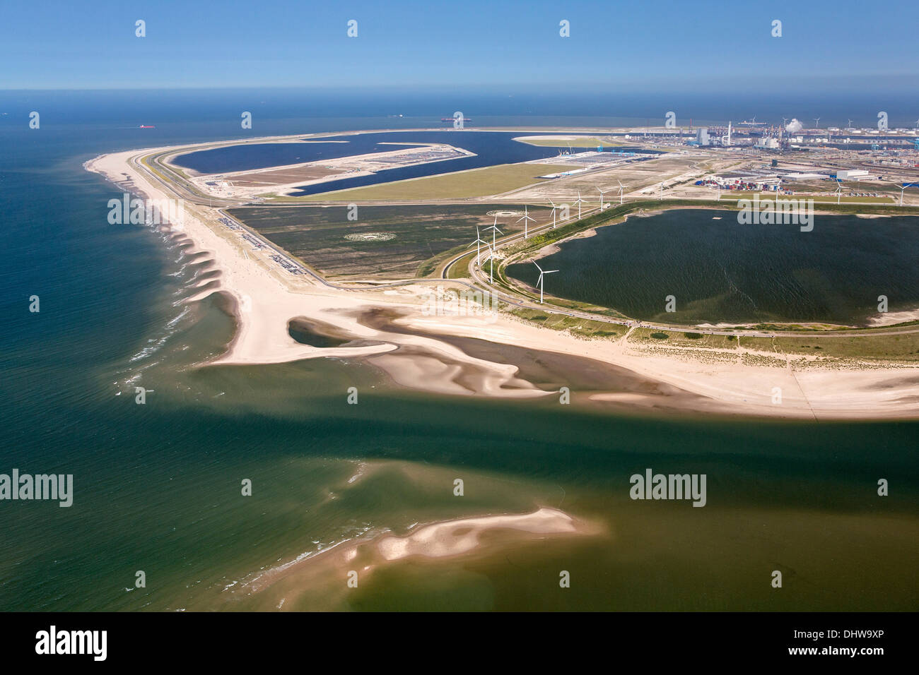 Niederlande, Rotterdam, Hafenerweiterung mit der Behauptung aus dem Meer zu landen. Projekt mit dem Namen Maasvlakte 2. Luftbild Stockfoto